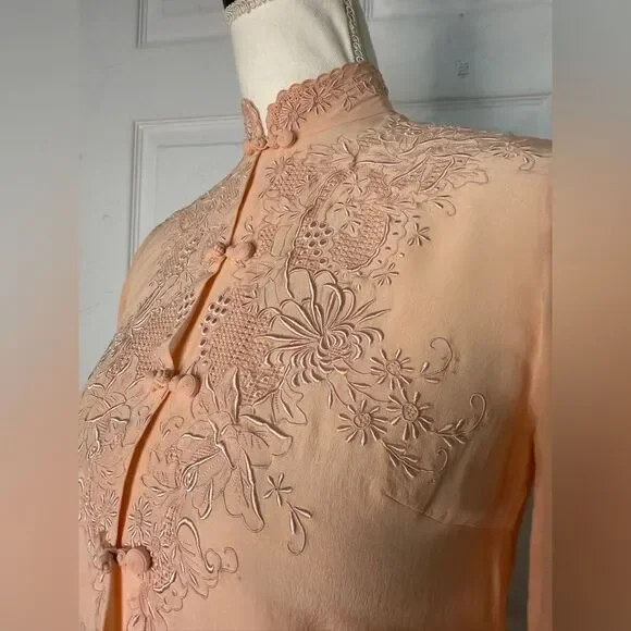 1950s Peony Silk Hand Embroidered Peach Pink Blouse - Picture 9 of 16